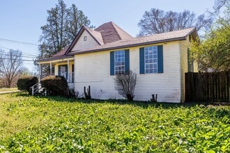 208 Spring St in Adamsville, AL - Building Photo - Building Photo
