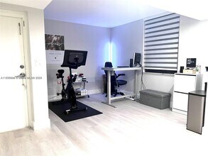 20200 W Country Club Dr in Aventura, FL - Building Photo - Building Photo