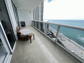 1800 S Ocean Dr in Hallandale Beach, FL - Building Photo - Building Photo