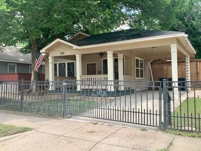 1905 S Henderson St in Fort Worth, TX - Building Photo - Building Photo