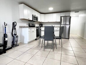 11250 SW 30th St in Miami, FL - Building Photo - Building Photo