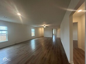 108 Silvercrest Ln in Jarrell, TX - Building Photo - Building Photo
