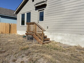 6108 Bayberry Brk in Bulverde, TX - Foto de edificio - Building Photo