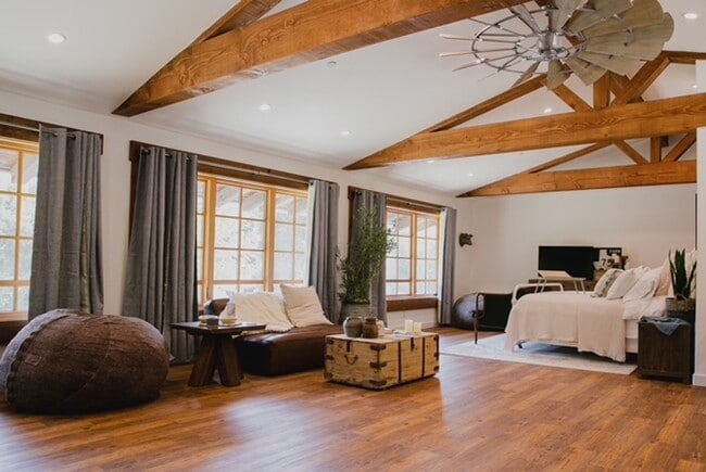 property at 1205 Country Club Dr