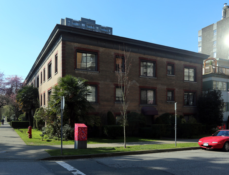 Buckingham Apartments in Vancouver, BC - Building Photo