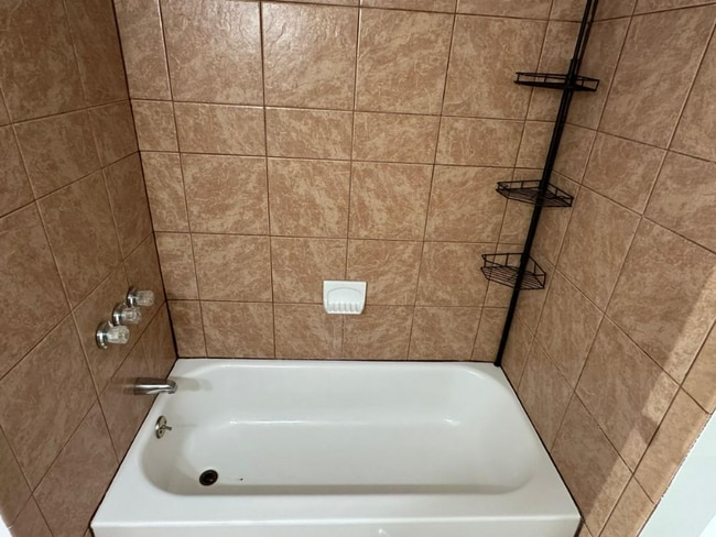 301 Loureiro Ln in Oxon Hill, MD - Building Photo - Building Photo