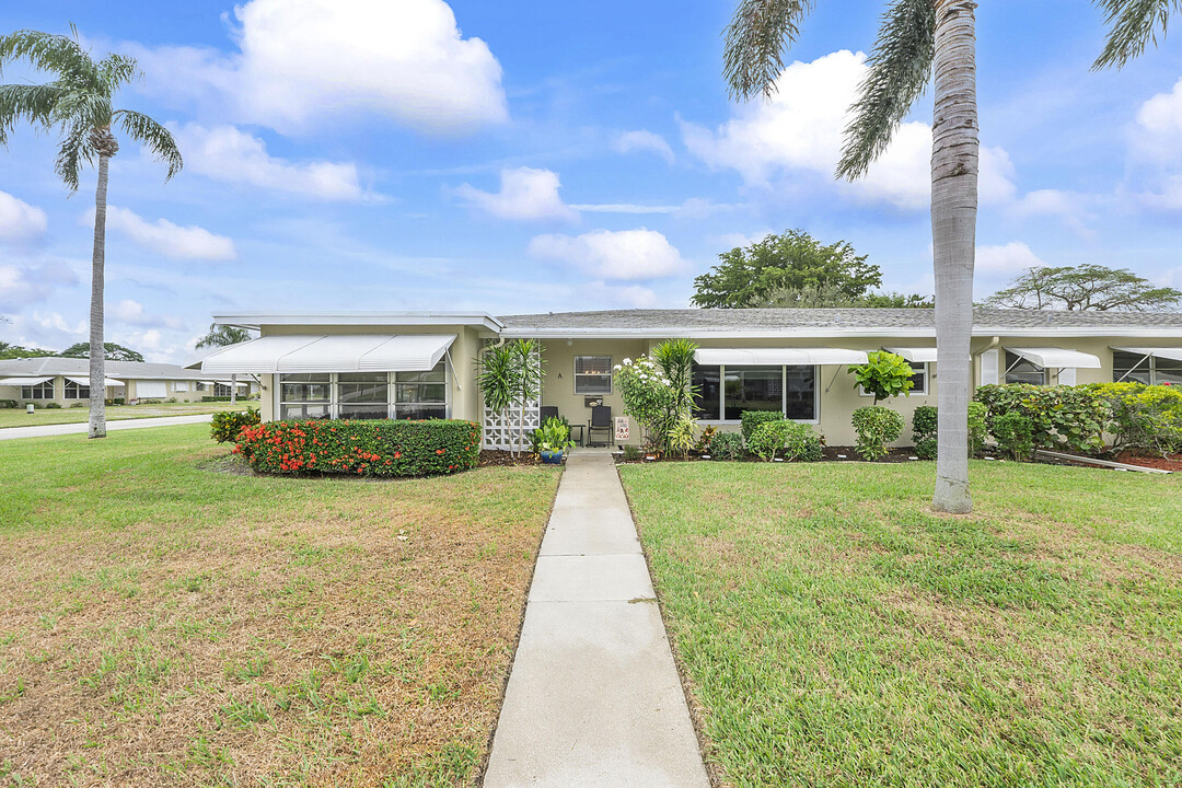 140 High Point Blvd in Delray Beach, FL - Foto de edificio