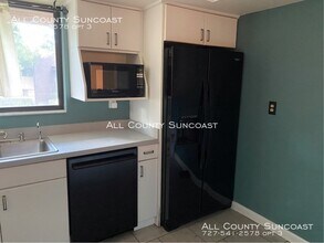 760 S Village Dr-Unit -204 in St. Petersburg, FL - Foto de edificio - Building Photo