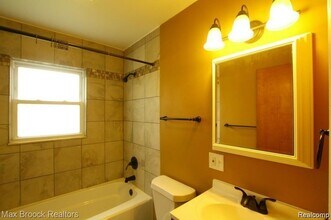 18451 Delaware Ave, Unit 09310 in Redford Township, MI - Building Photo - Building Photo