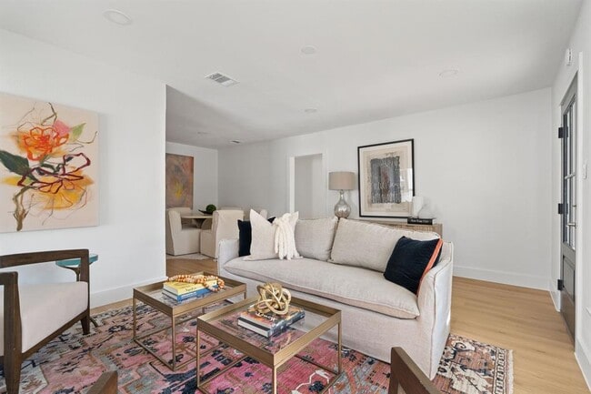21 Margranita Crescent in Austin, TX - Building Photo - Building Photo
