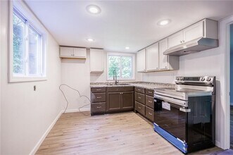 1671 Creek St in Rochester, NY - Building Photo - Building Photo
