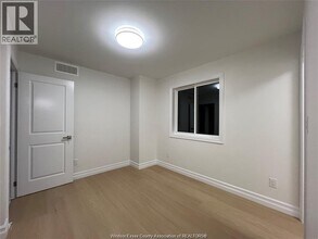 348 Campbell Ave in Windsor, ON - Building Photo - Building Photo