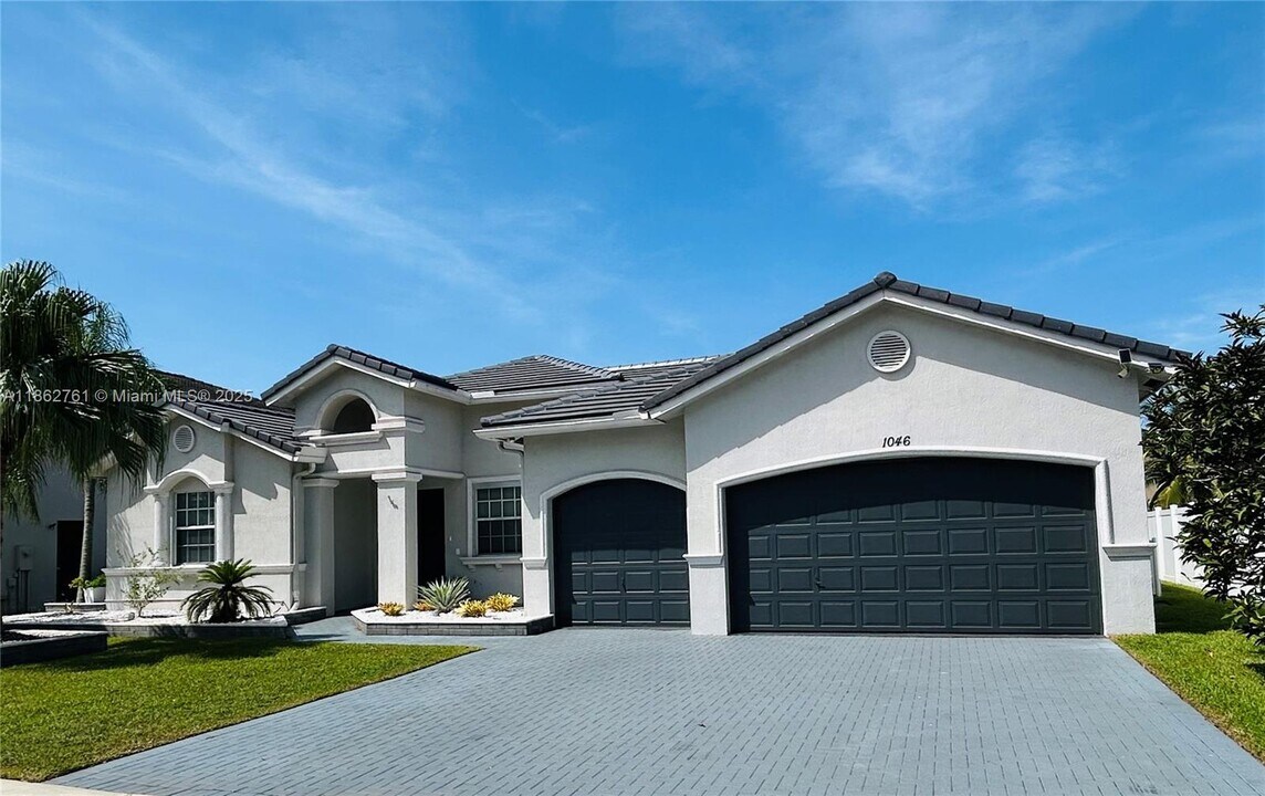 1046 SW 159th Way in Pembroke Pines, FL - Building Photo