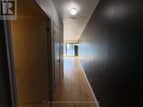 22 Wellesley St E in Toronto, ON - Building Photo - Building Photo