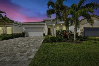 10332 Northbrook Cir in Palm Beach Gardens, FL - Building Photo - Building Photo