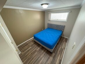 318 Claremont Ave, Unit 1 in West Babylon, NY - Building Photo - Building Photo