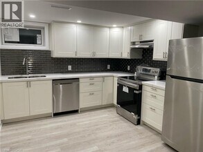 160 Macassa Ave in Hamilton, ON - Building Photo - Building Photo