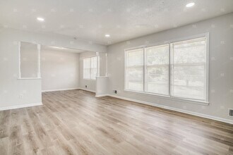 8435 E 56th Terrace in Kansas City, MO - Building Photo - Building Photo