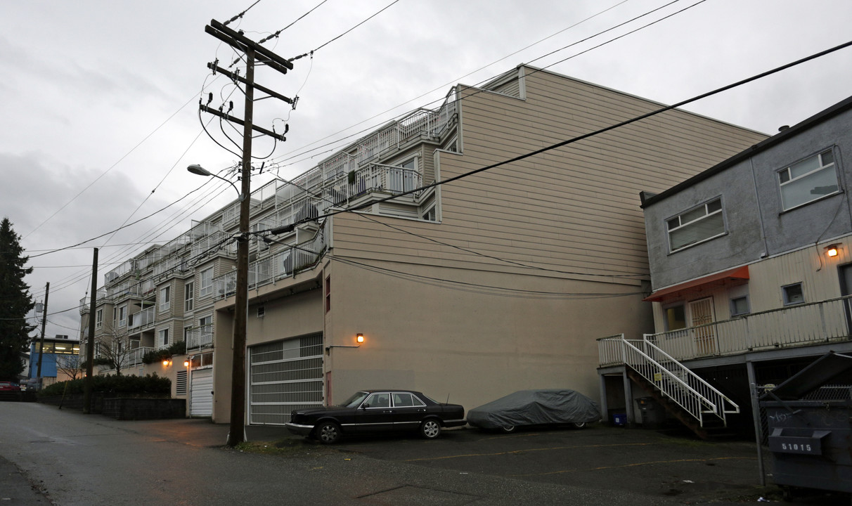 MOUNTAINVIEW PLACE in Vancouver, BC - Building Photo