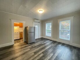 325 Amherst St in Manchester, NH - Building Photo