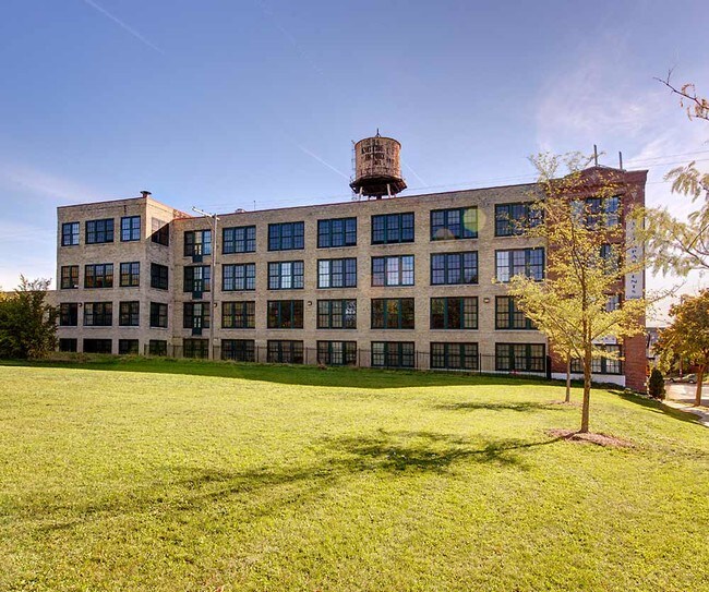 Knitting Factory Loft Apartments photo'