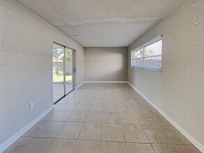 10651 NW 28th St in Sunrise, FL - Building Photo - Building Photo