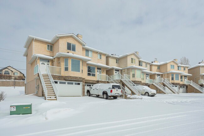 57 Country Hills Gdns NW in Calgary, AB - Building Photo - Building Photo