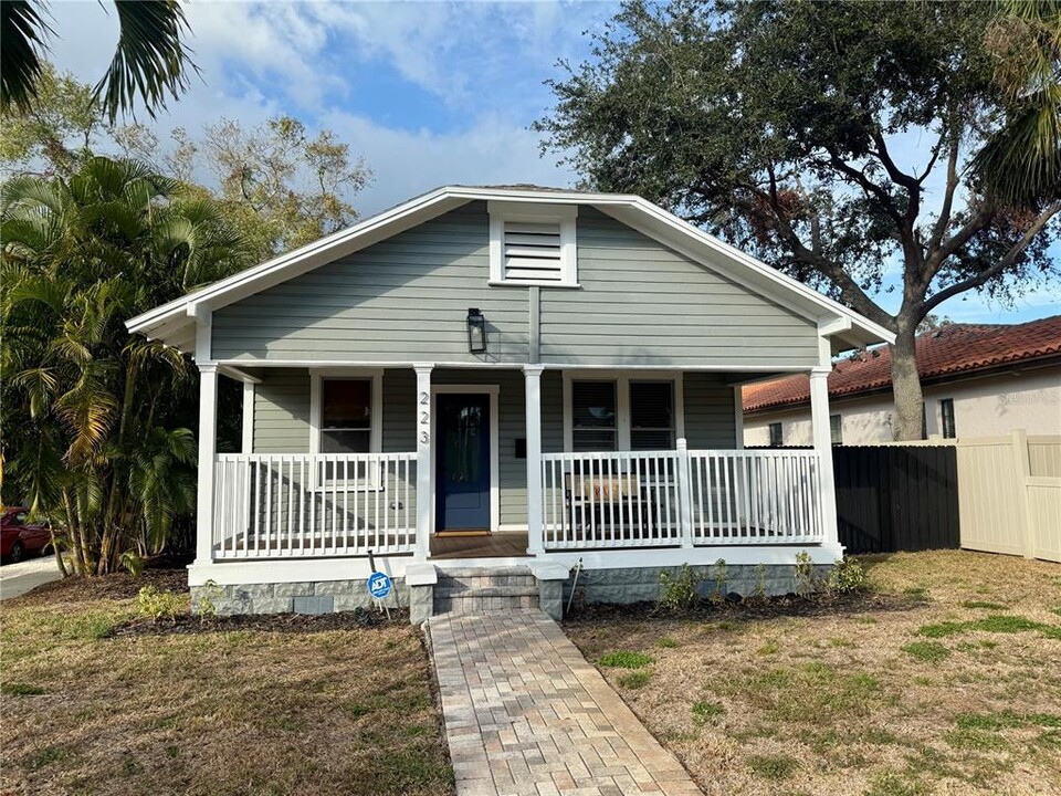 223 14th Ave N in St. Petersburg, FL - Building Photo