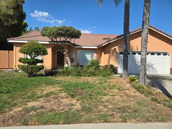 property at 1101 E Cinnamon Dr