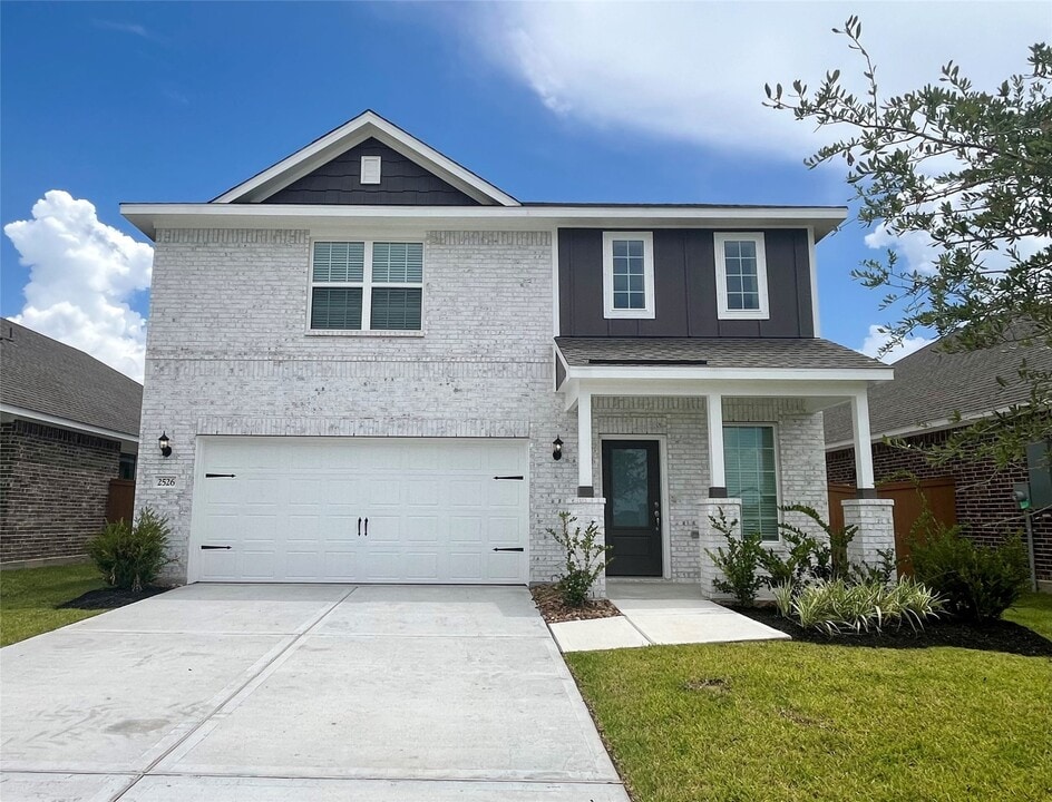 2526 Green Jasper Dr in Arcola, TX - Building Photo