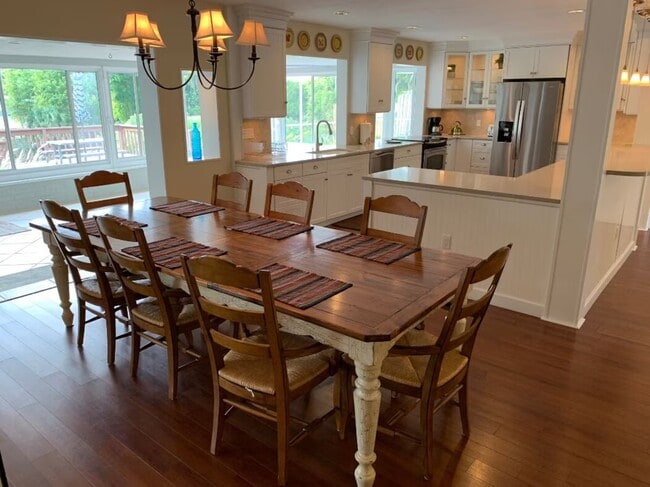 2732 Valencia Dr in Sarasota, FL - Building Photo - Building Photo