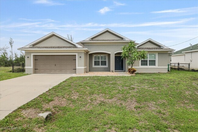 529 SW 26th Terrace in Cape Coral, FL - Foto de edificio - Building Photo
