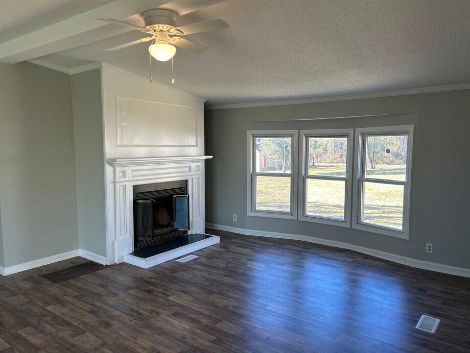 234 Barbara Ave, Unit 3 in Midway Park, NC - Foto de edificio