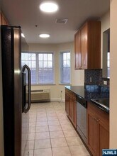 333 Willow St, Unit 104 in Teaneck, NJ - Building Photo - Building Photo