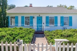 84 Vía Del Pinar in Monterey, CA - Building Photo - Building Photo