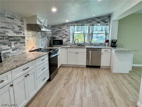 829 107th Ave N in Naples, FL - Building Photo - Building Photo