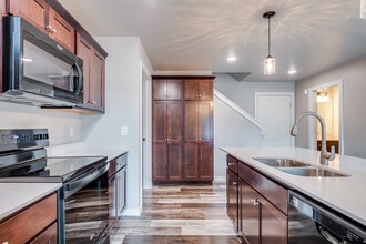 Duck Creek Landing Apartments in Green Bay, WI - Building Photo - Interior Photo