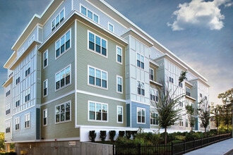 Charlesbank Apartment Homes in Watertown, MA - Foto de edificio - Building Photo