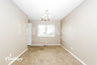 2240 Spoonwood Dr in Florissant, MO - Building Photo - Building Photo