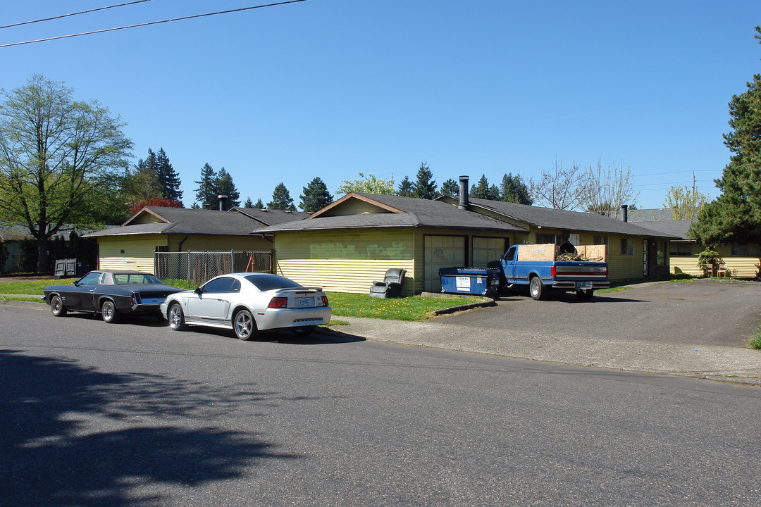 1325-1339 NE 183rd Ave in Portland, OR - Building Photo