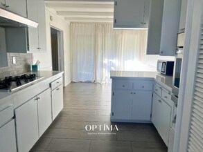 16744 Donmetz St in Los Angeles, CA - Building Photo - Building Photo