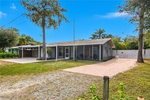 48 Republic Dr in Naples, FL - Building Photo