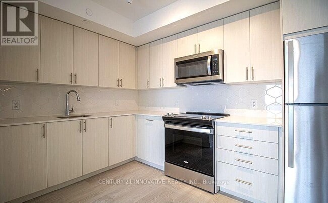 2545 Simcoe St N in Oshawa, ON - Building Photo - Building Photo