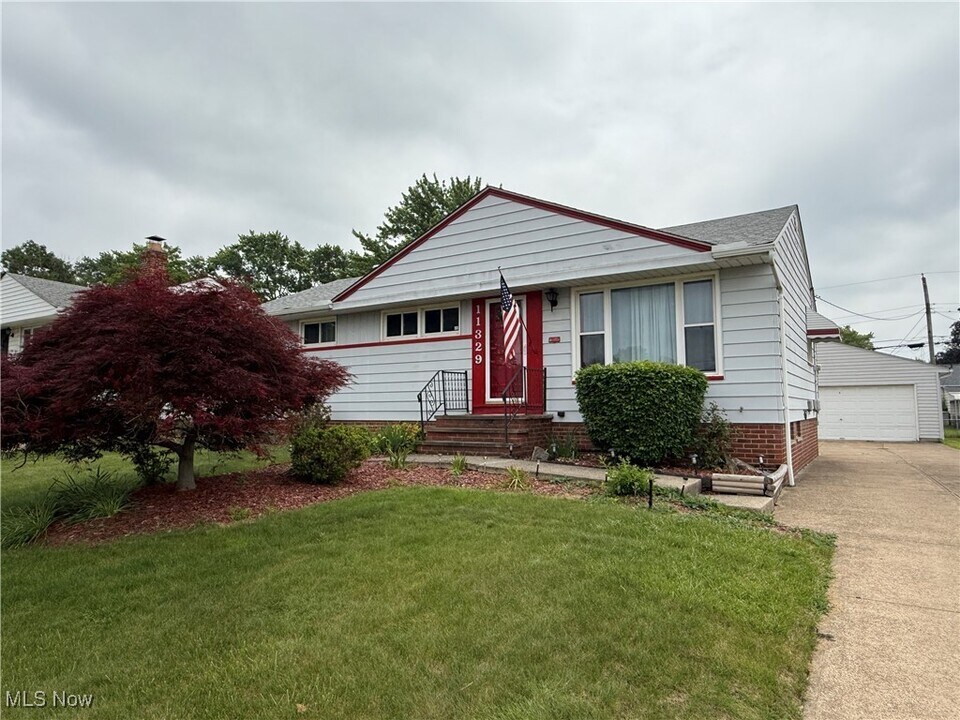 11329 Gabriella Dr in Parma, OH - Building Photo