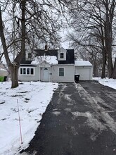 119 Traister Dr in Liverpool, NY - Foto de edificio - Building Photo