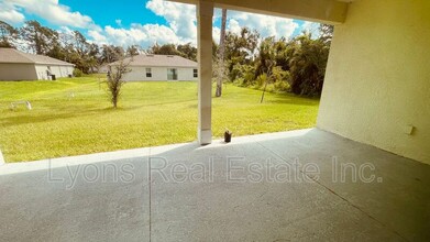 4098 Enid Ln in North Port, FL - Foto de edificio - Building Photo