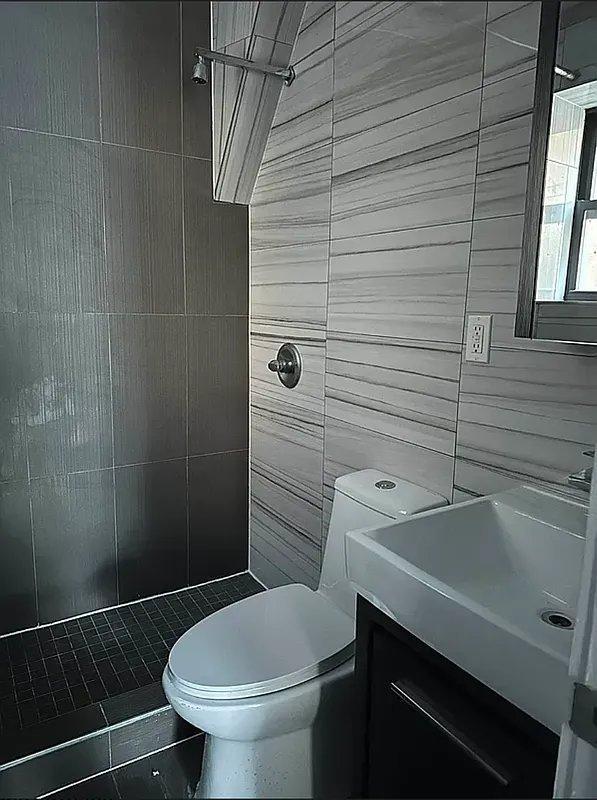 228 E 116th St in New York, NY - Building Photo - Building Photo