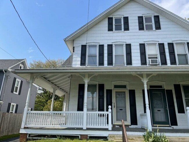 19 W Cottage Ave in Millersville, PA - Building Photo - Building Photo