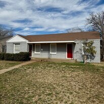2422 30th St in Lubbock, TX - Building Photo