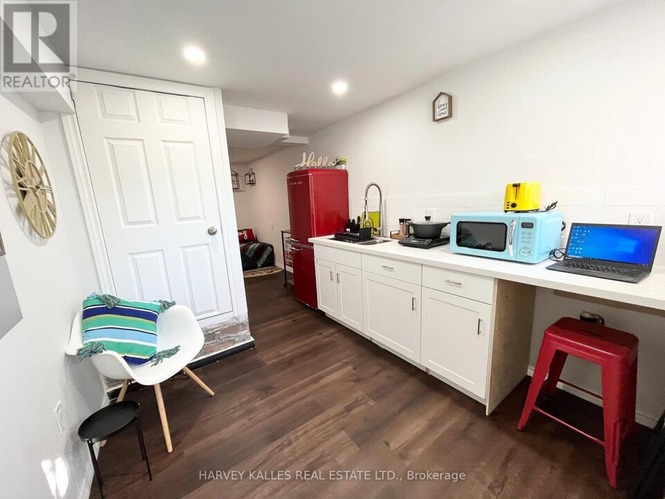 26 Leyton Ave in Toronto, ON - Building Photo